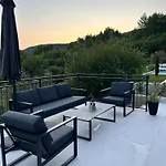 V Apartman