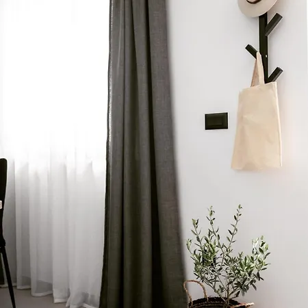 Apartment V *