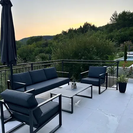 V Apartment